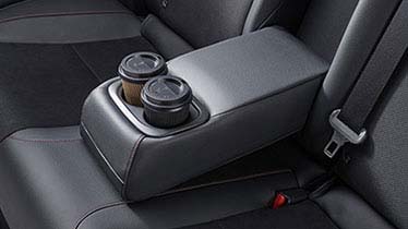 リアセンターアームレスト(ドリンクホルダー付き)