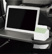 格納式シートバックテーブル(「L」を除くグレードに標準装備)