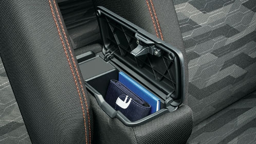 フロントセンターアームレスト(ボックス付き)(X、Xターボを除くグレードに標準装備)