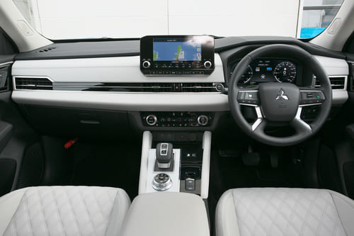 3位:三菱「アウトランダー」 PHEVの特徴を活かし屋外でも家庭用電気機器が使える2