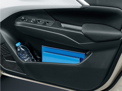 フロントドアポケット(ペットボトルホルダー付き:両側)