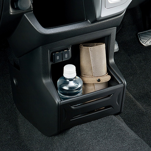 センターロアポケット(ペットボトルホルダー付き)