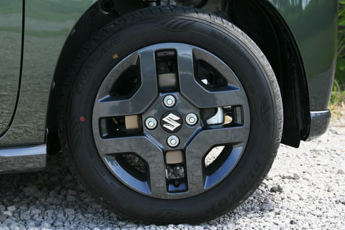 初代の「無骨かわいい」を継承した外観デザイン