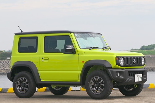 待望の5ドアジムニー、その名は「ノマド」!