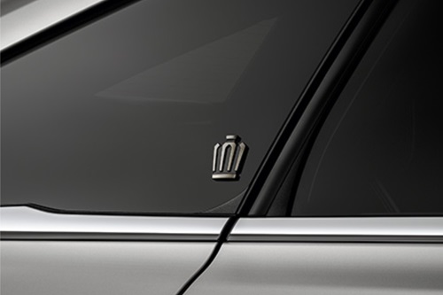 王冠エンブレムは標準でいいのでは?