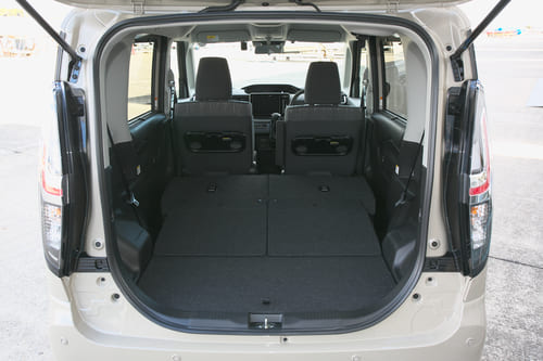 最新の運転支援と電動パーキングブレーキも採用