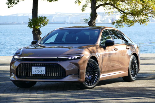 期待通りのクラウン、快適性はSクラス並み〜クラウンセダン