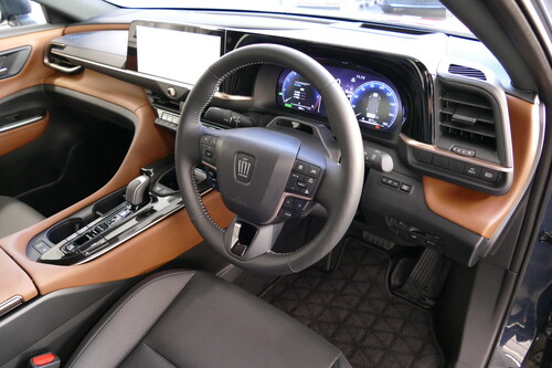 高速で光る今どきなクーペSUV〜クラウンクロスオーバー