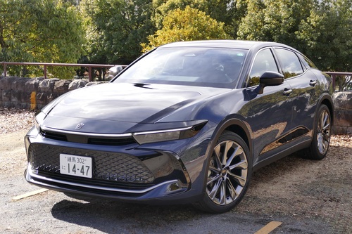 高速で光る今どきなクーペSUV〜クラウンクロスオーバー