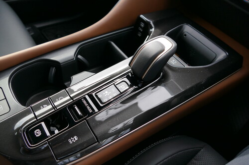 高速で光る今どきなクーペSUV〜クラウンクロスオーバー