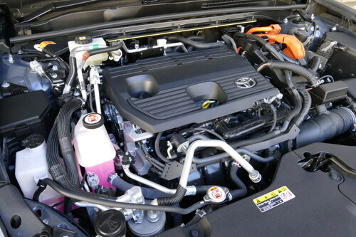 自在な操縦感覚と割り切った後席〜クラウンスポーツ