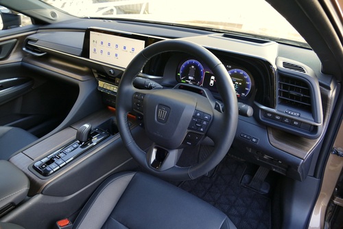 期待通りのクラウン、快適性はSクラス並み〜クラウンセダン