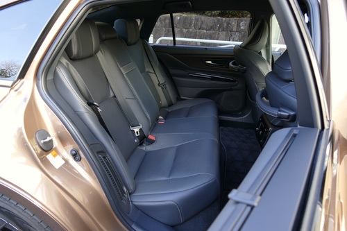 期待通りのクラウン、快適性はSクラス並み〜クラウンセダン