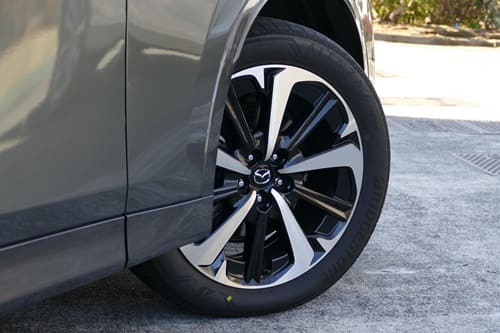 CX-80に遜色のない快適性、洗練度が実感できる