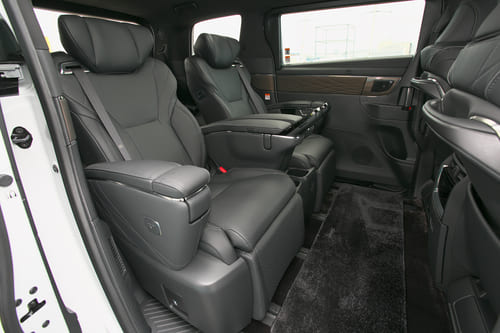 片道30kmはEV、遠出でも充電切れの心配なし、それに＋200万円の価値があるか？