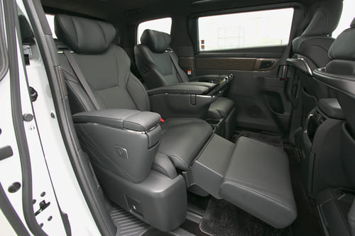 片道30kmはEV、遠出でも充電切れの心配なし、それに＋200万円の価値があるか？