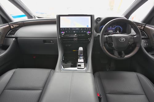 片道30kmはEV、遠出でも充電切れの心配なし、それに＋200万円の価値があるか？