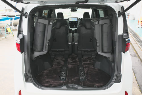 片道30kmはEV、遠出でも充電切れの心配なし、それに＋200万円の価値があるか？