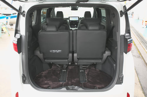 片道30kmはEV、遠出でも充電切れの心配なし、それに＋200万円の価値があるか？