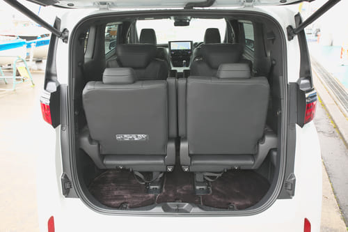 片道30kmはEV、遠出でも充電切れの心配なし、それに＋200万円の価値があるか？