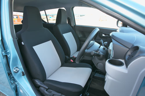 空力性能に優れたシャープなデザイン【ミライース】