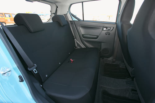 空力性能に優れたシャープなデザイン【ミライース】