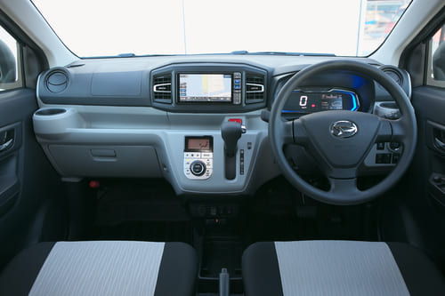 空力性能に優れたシャープなデザイン【ミライース】