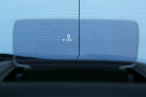 アルトご自慢のカラー表示のヘッドアップディスプレイ