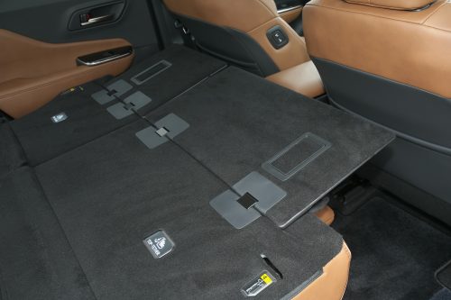 【試乗・岡崎五朗】トヨタクラウンエステート リアラゲッジカバー