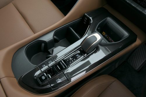 【試乗・岡崎五朗】トヨタクラウンエステート シフト周り