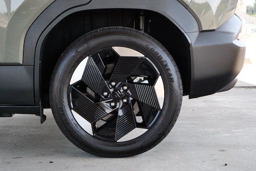 スズキeビターラタイヤ