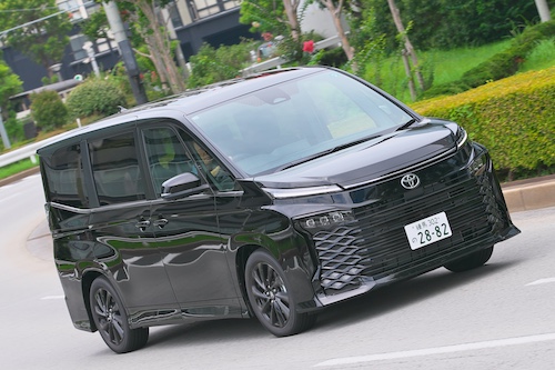 トヨタヴォクシー4代目_一部改良モデル_2608