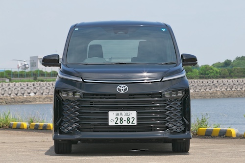 トヨタヴォクシー4代目_一部改良モデル_2608